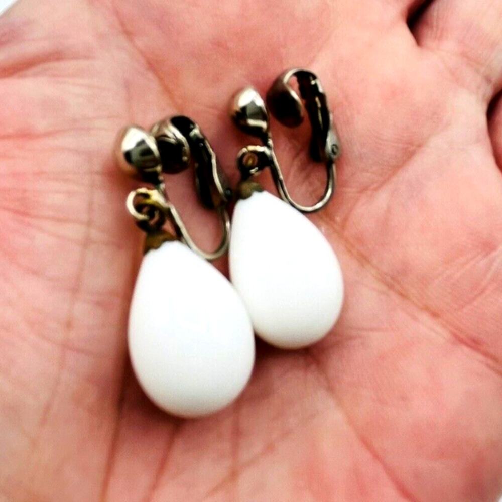 Vintage Milk Glass Teardrop Dangle Drop Clip On Earrings Silver Tone 1 "